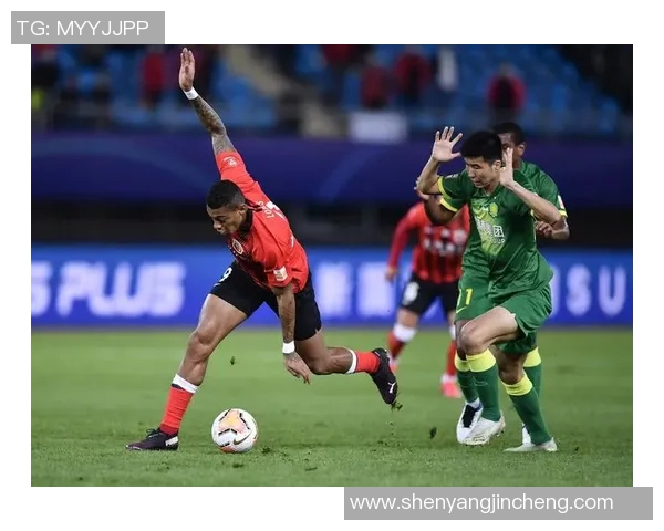 北京足球明星风采展示与精彩瞬间回顾，尽览球场英雄的魅力与成就