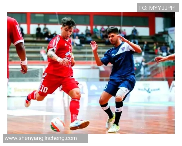 足球明星穿袜子的时尚搭配与技巧解析图片展示