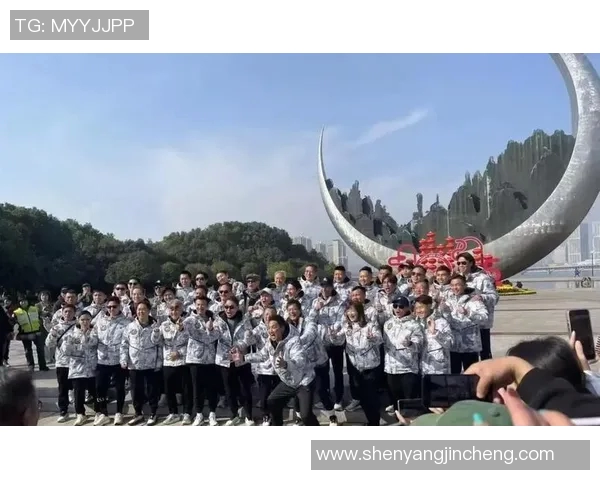 香港足球明星队江门站激情对决球迷热情高涨共庆足球盛宴