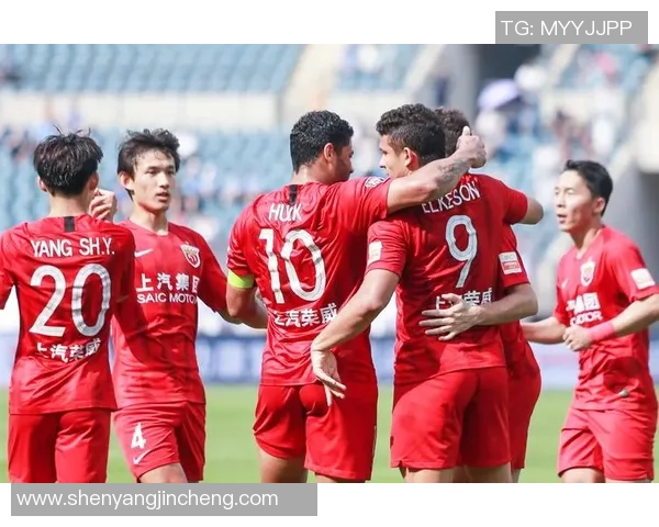 恒大与上港激情对决海报揭示两队巅峰对抗的精彩瞬间与赛场氛围